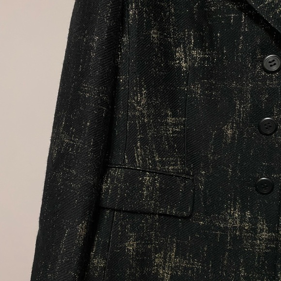 Stunning black blazer with gold shimmer details - Picture 4 of 7